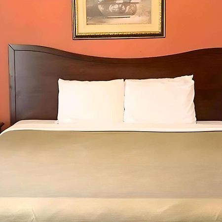 Rodeway Inn Manchester Экстерьер фото