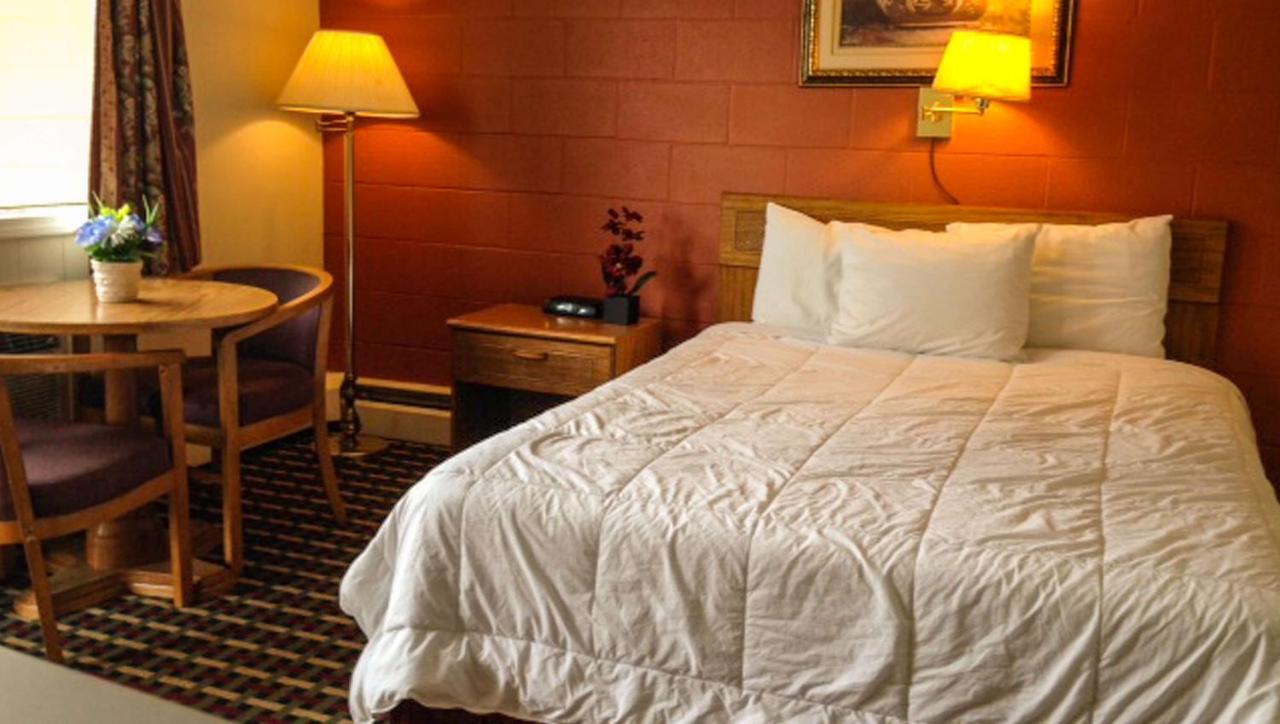 Rodeway Inn Manchester Экстерьер фото