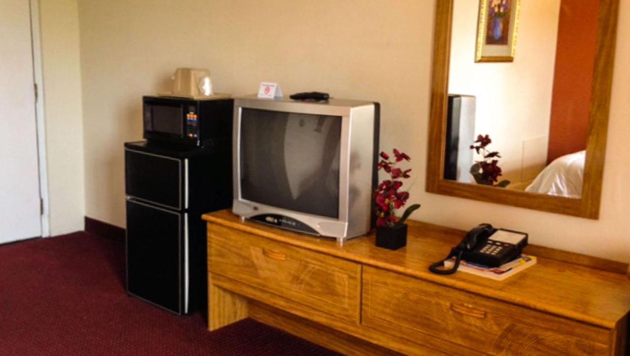 Rodeway Inn Manchester Экстерьер фото