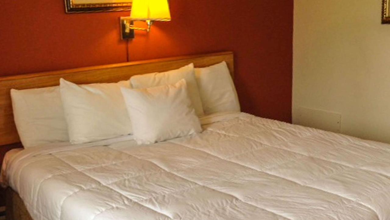 Rodeway Inn Manchester Экстерьер фото
